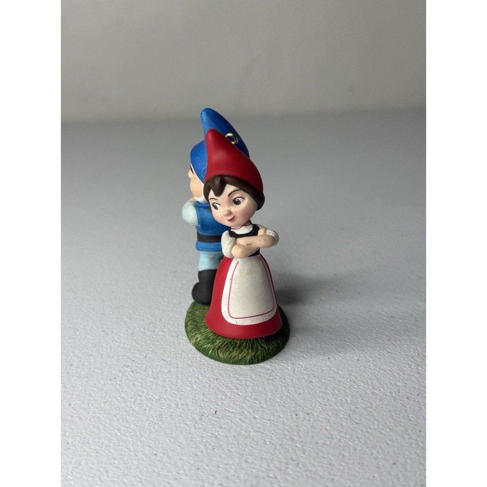 Hallmark Keepsake Christmas Ornament 2011 LOVE ON THE LAWN Gnomeo & Juliet - Picture 2 of 6